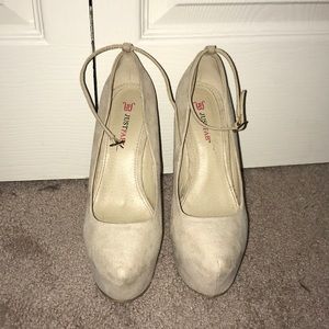 Size 7 JustFab Nude Pumps
